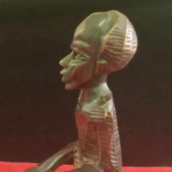 Vintage Handcarved Wood Figurine Man African With Drum Africa Primitive - Picture 5 of 6